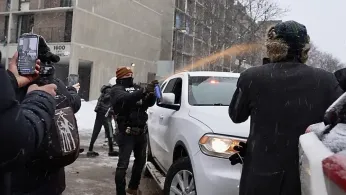 Federal Agents Use Pepper Spray on Crowd in Somali Neighborhood of Minneapolis Amid Trump Crackdown