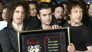 Perry Bamonte, Guitarist and Keyboardist for the Cure, Dies at 65