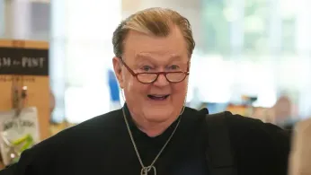 'The Comeback' Season 3 to Pay Tribute to Late Actor Robert Michael Morris with Special Dedication